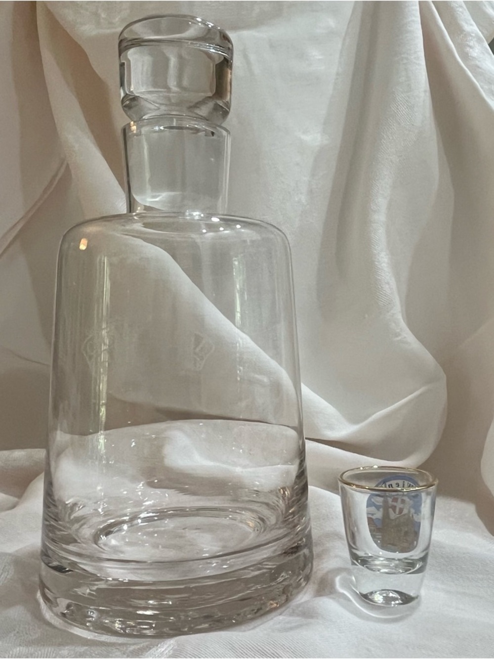 48oz Chivas Regal Aged 12 Years Glass Decanter w Stopper. No Lead. Mint Cond.